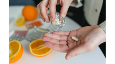 Witaminy dla kobiet – jak wybrać odpowiednie? Podpowiadamy, czym się kierować